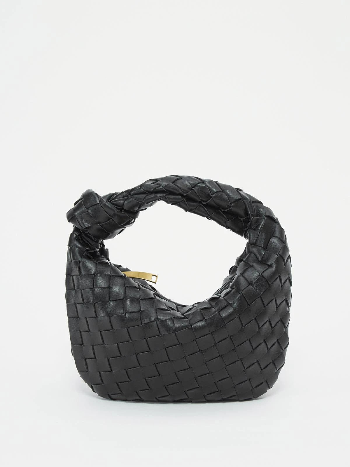 Casual and Relaxed Bag Design