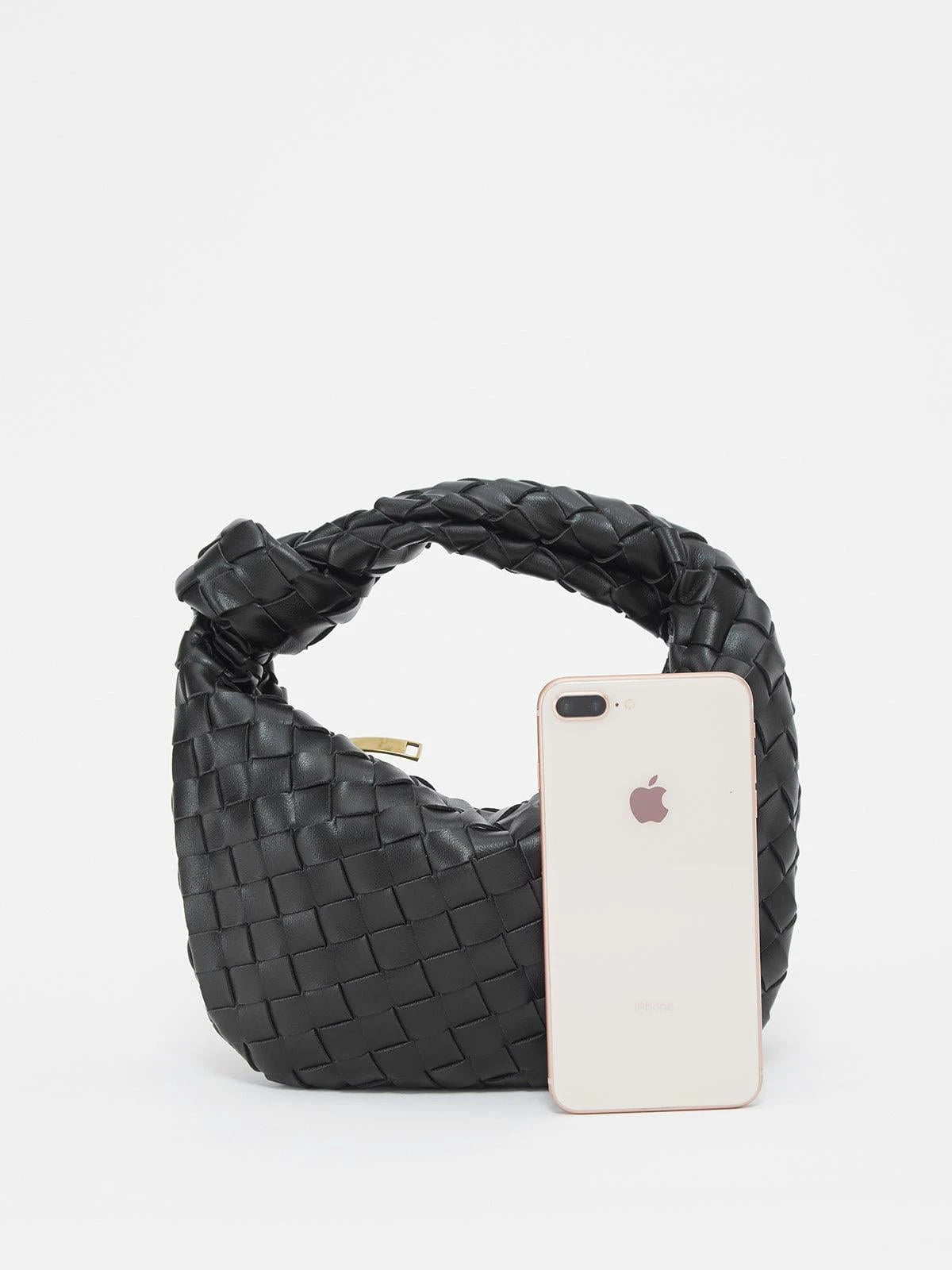 Casual and Relaxed Bag Design