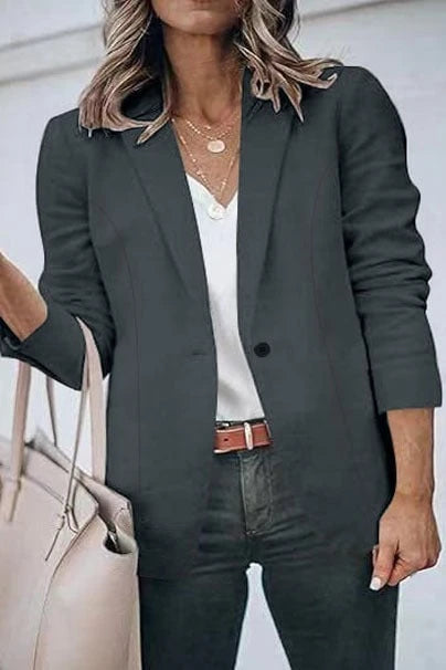 Women's elegant blazer with a casual cut and form-fitting design