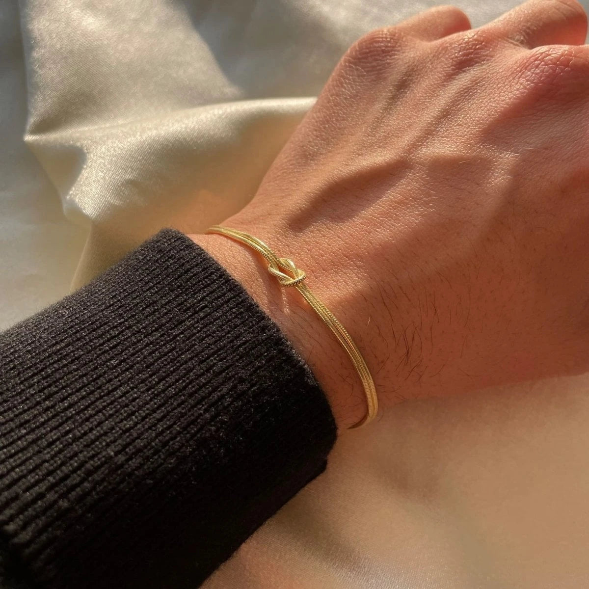 Minimalistic Bangle Love Knot
