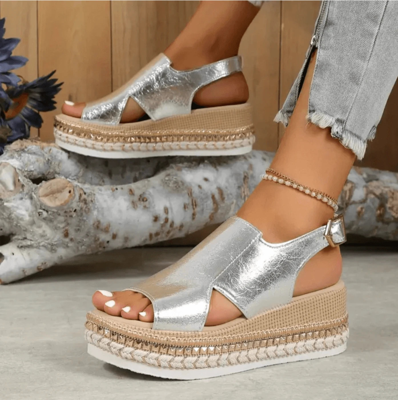 Elegant And Stylish Sandals With Platform Sole