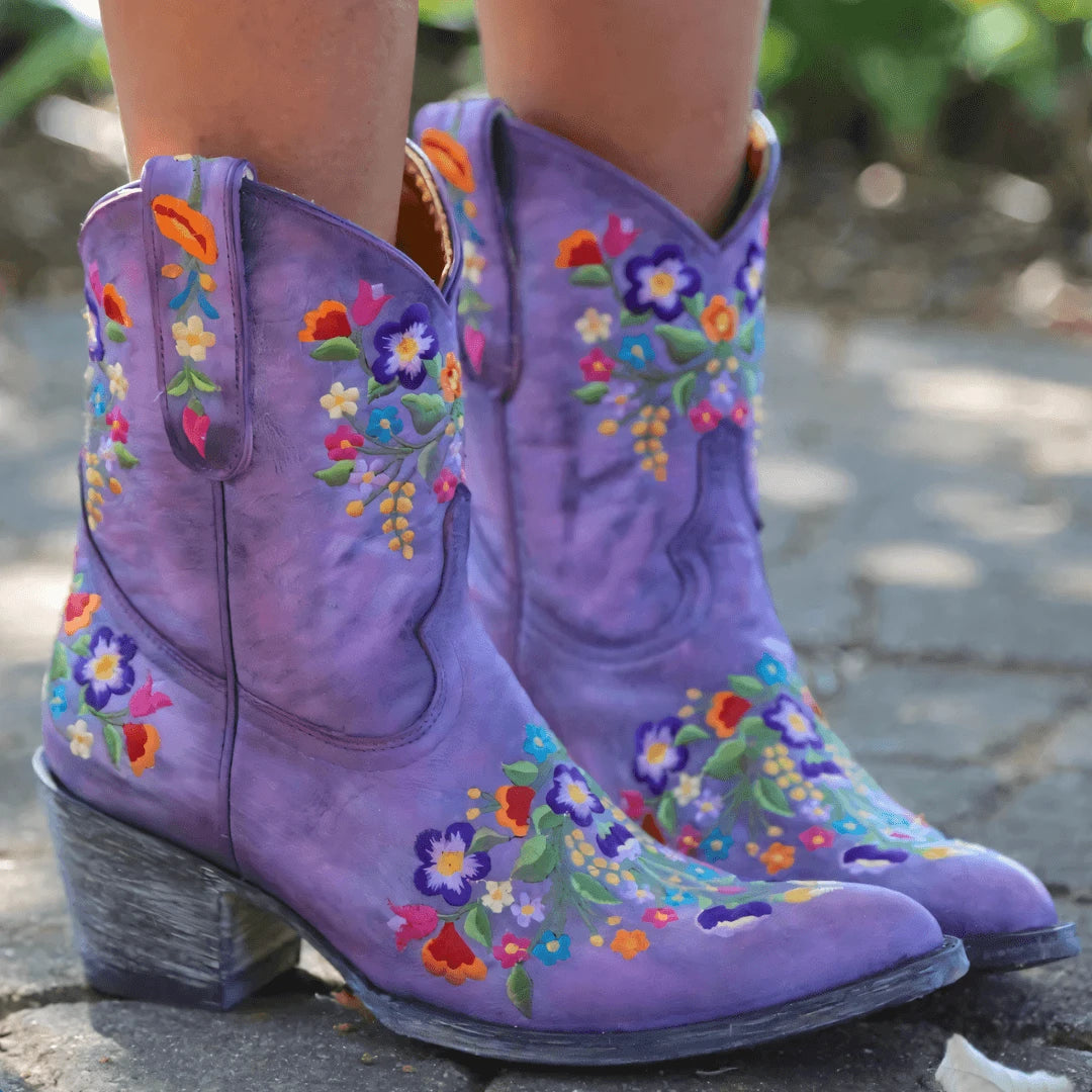 Weather-resistant Vintage Cowgirl Boots