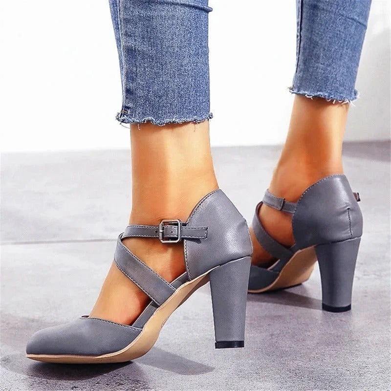 Demanding and Elegant High-heeled Shoes