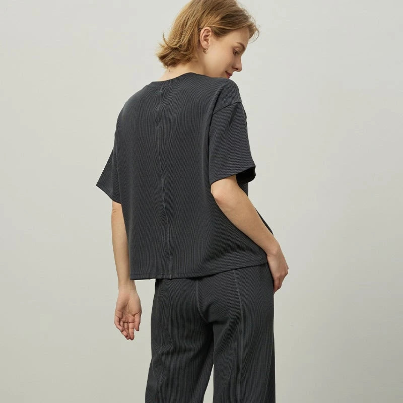 Women's casual oversized sports shirt made of breathable textured fabric
