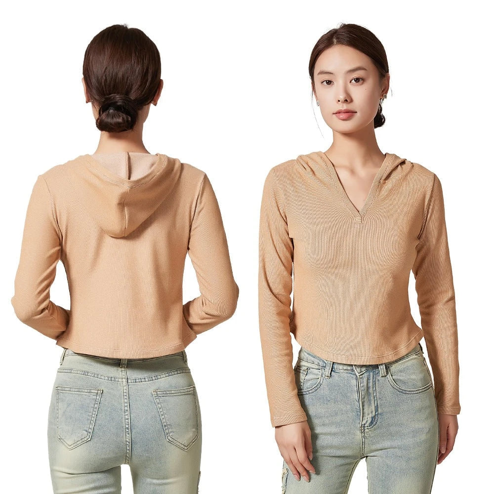 Women's hooded top with moisture-regulating technology and fashionable cut