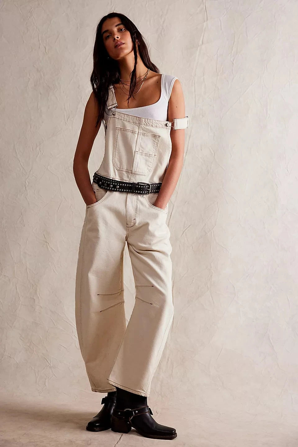 Women's overall in a casual oversized style with practical pockets and fashionable accents