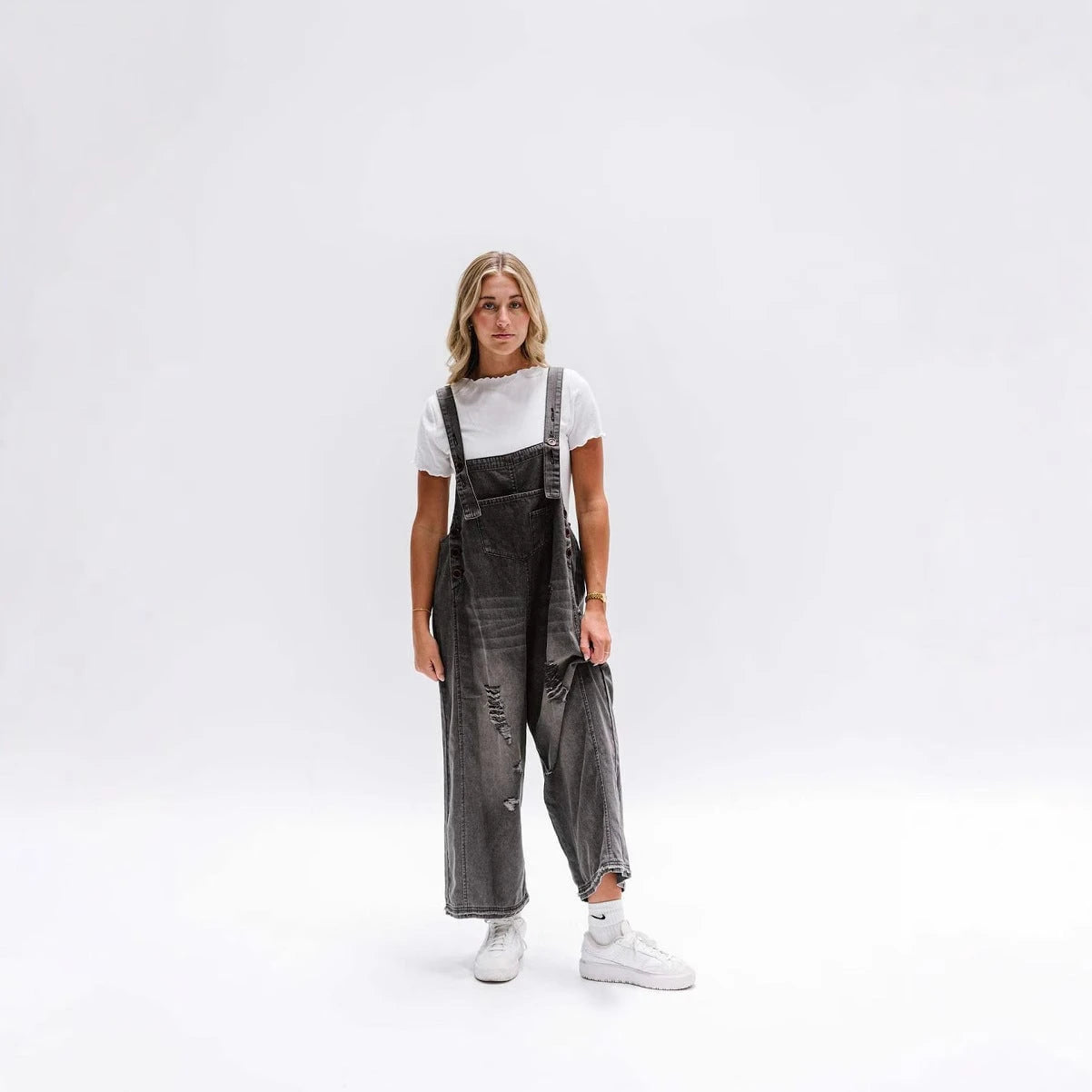 Women's dungarees with fashionable destroyed details and wide cut
