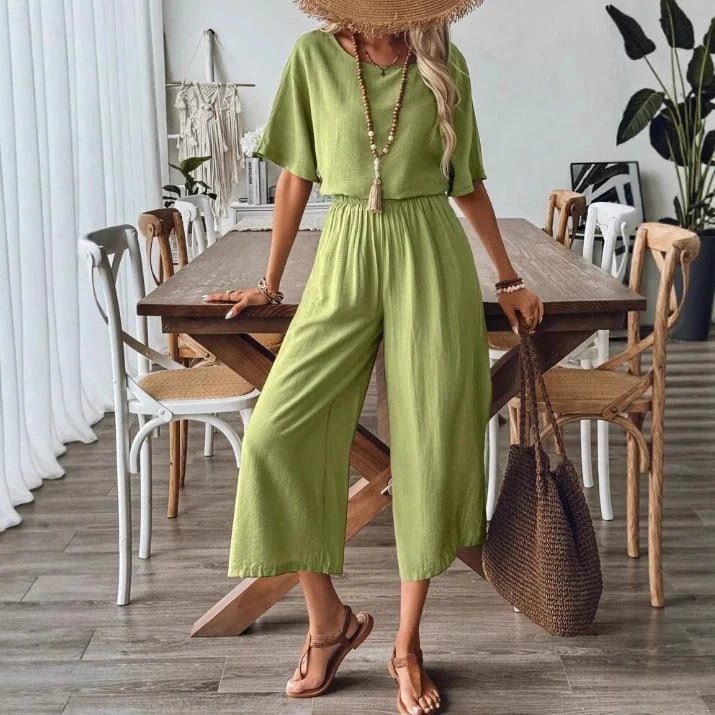 Women's wide jumpsuit with elastic waistband and casual cut