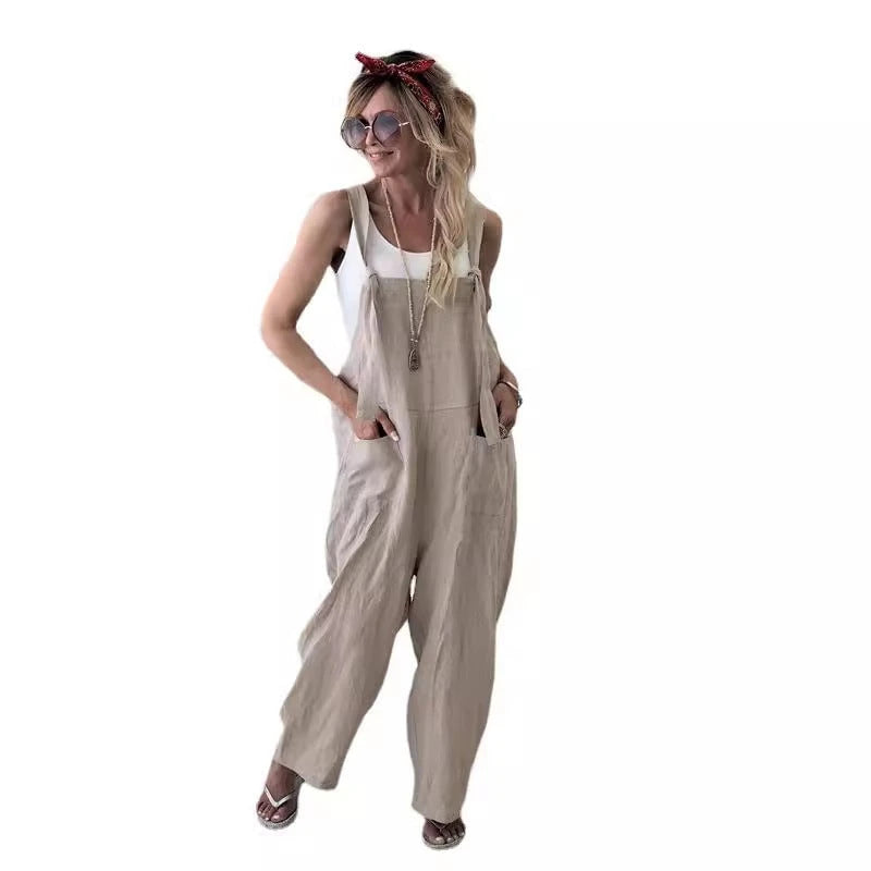 Women's jumpsuit with practical pockets and adjustable straps