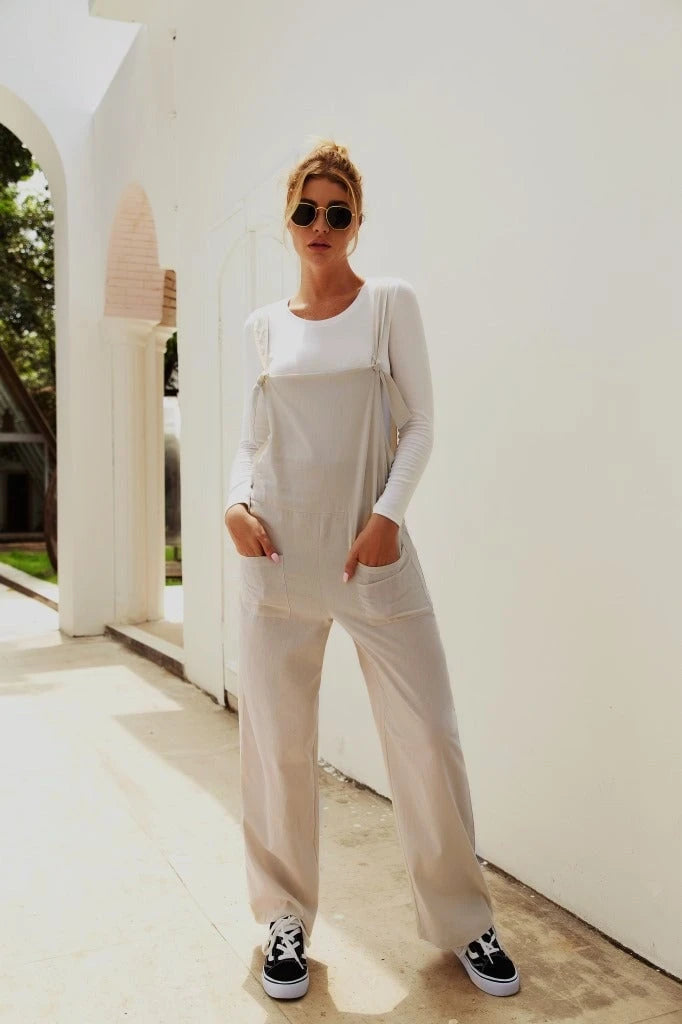 Women's jumpsuit with practical pockets and adjustable straps