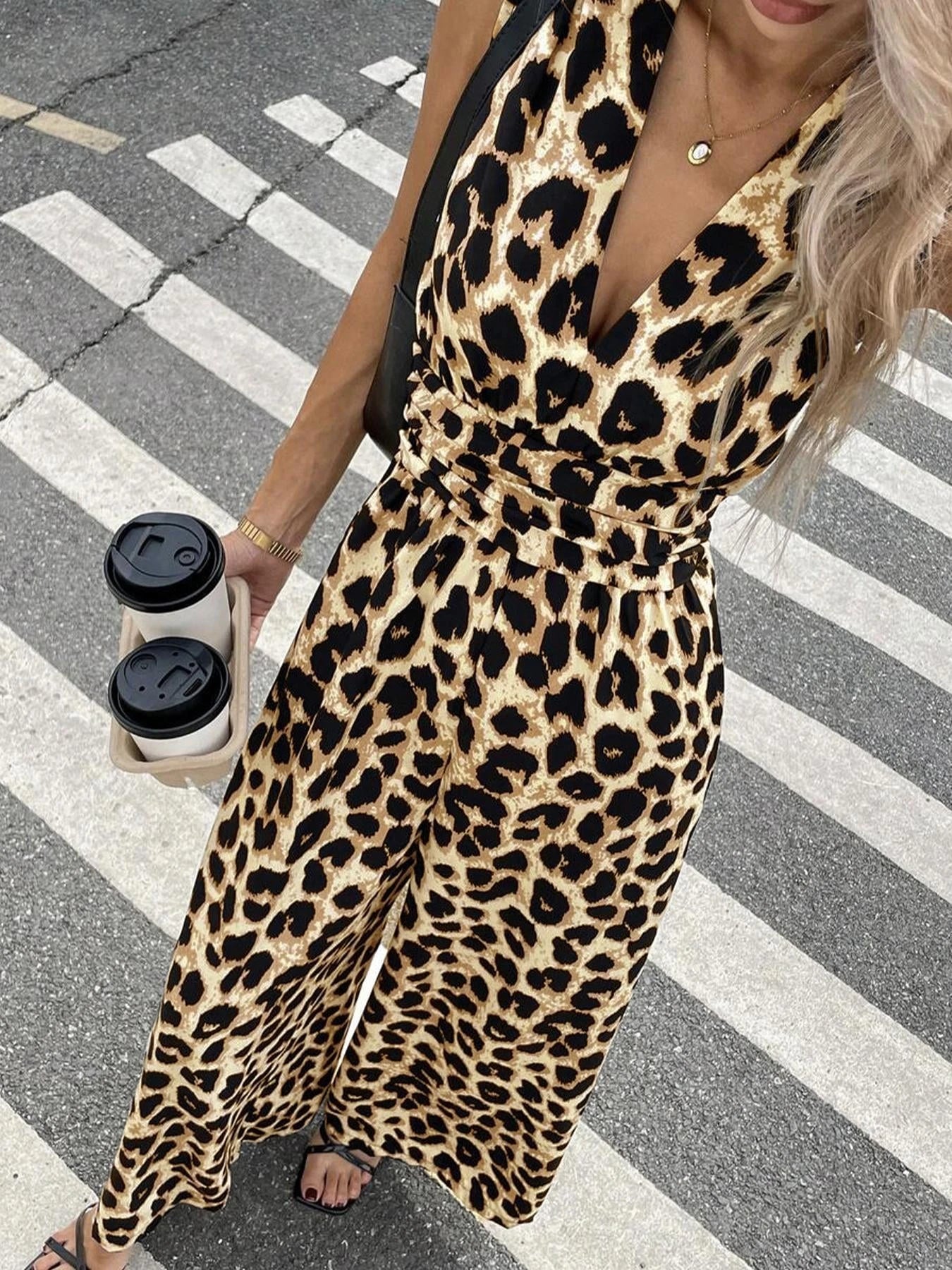 Women's jumpsuit in trendy leopard pattern