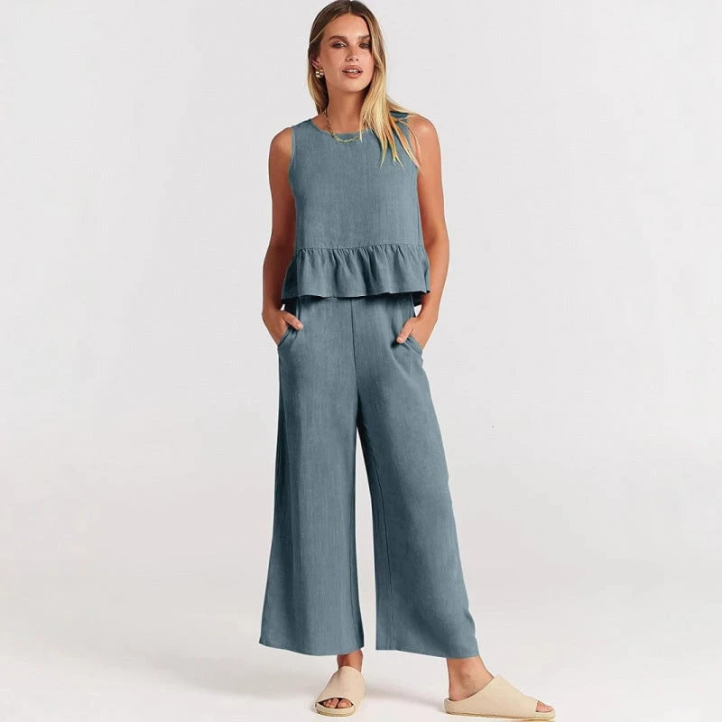 Women's casual jumpsuit with voluminous top and side pockets