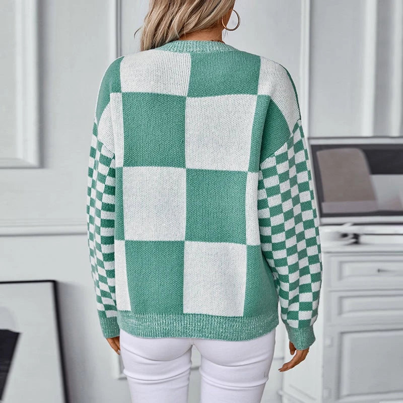 Ladies fashionable pullover with check pattern and casual cut