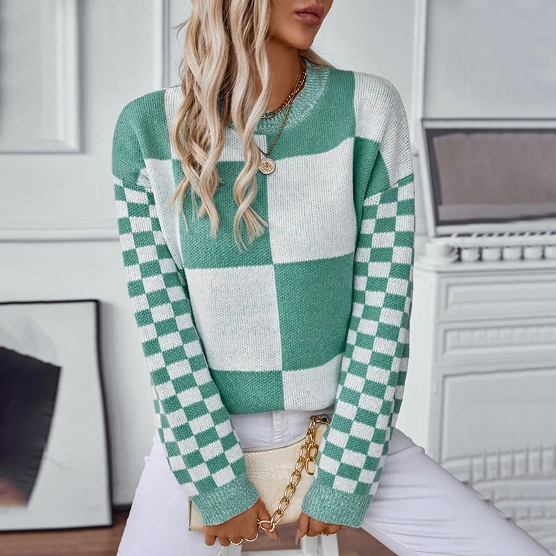 Ladies fashionable pullover with check pattern and casual cut