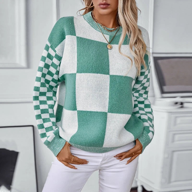 Ladies fashionable pullover with check pattern and casual cut