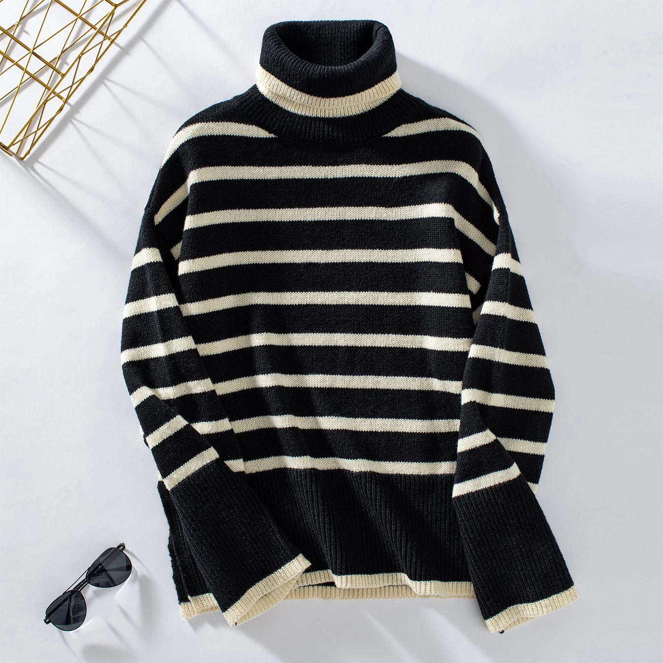 Women's fashionable turtleneck pullover with wide stripes and casual fit