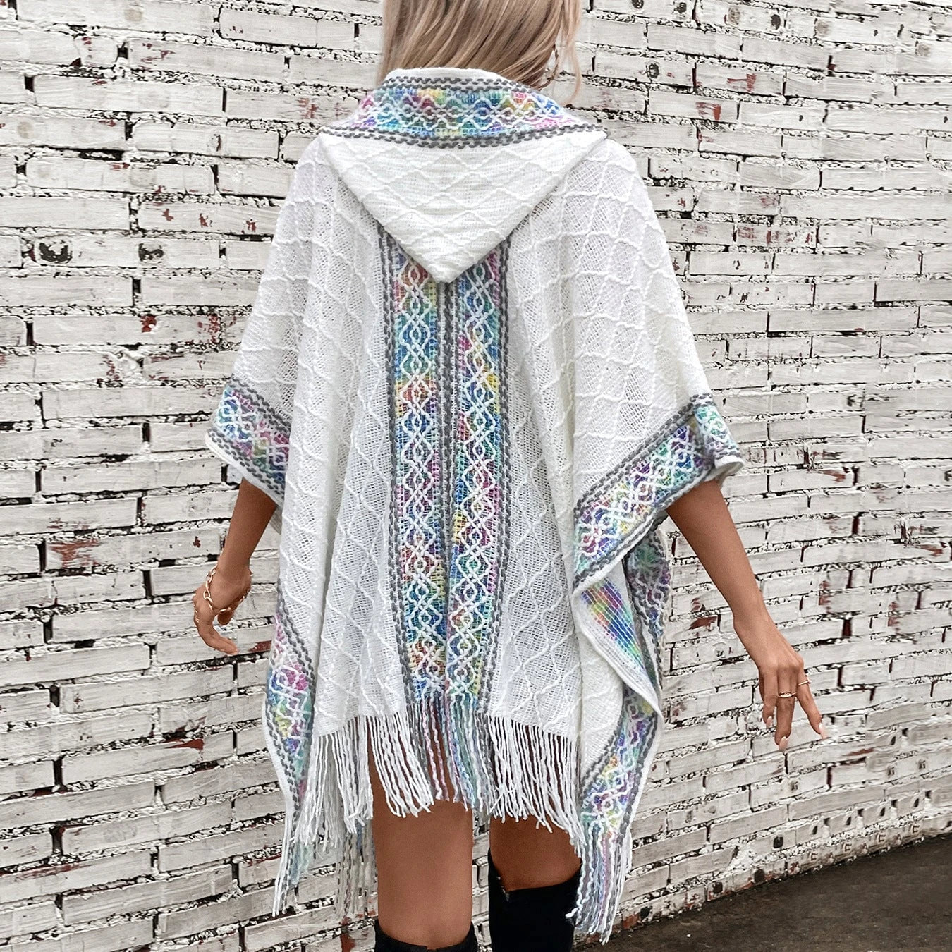 Women's elegant poncho with high-quality textured design and fringes