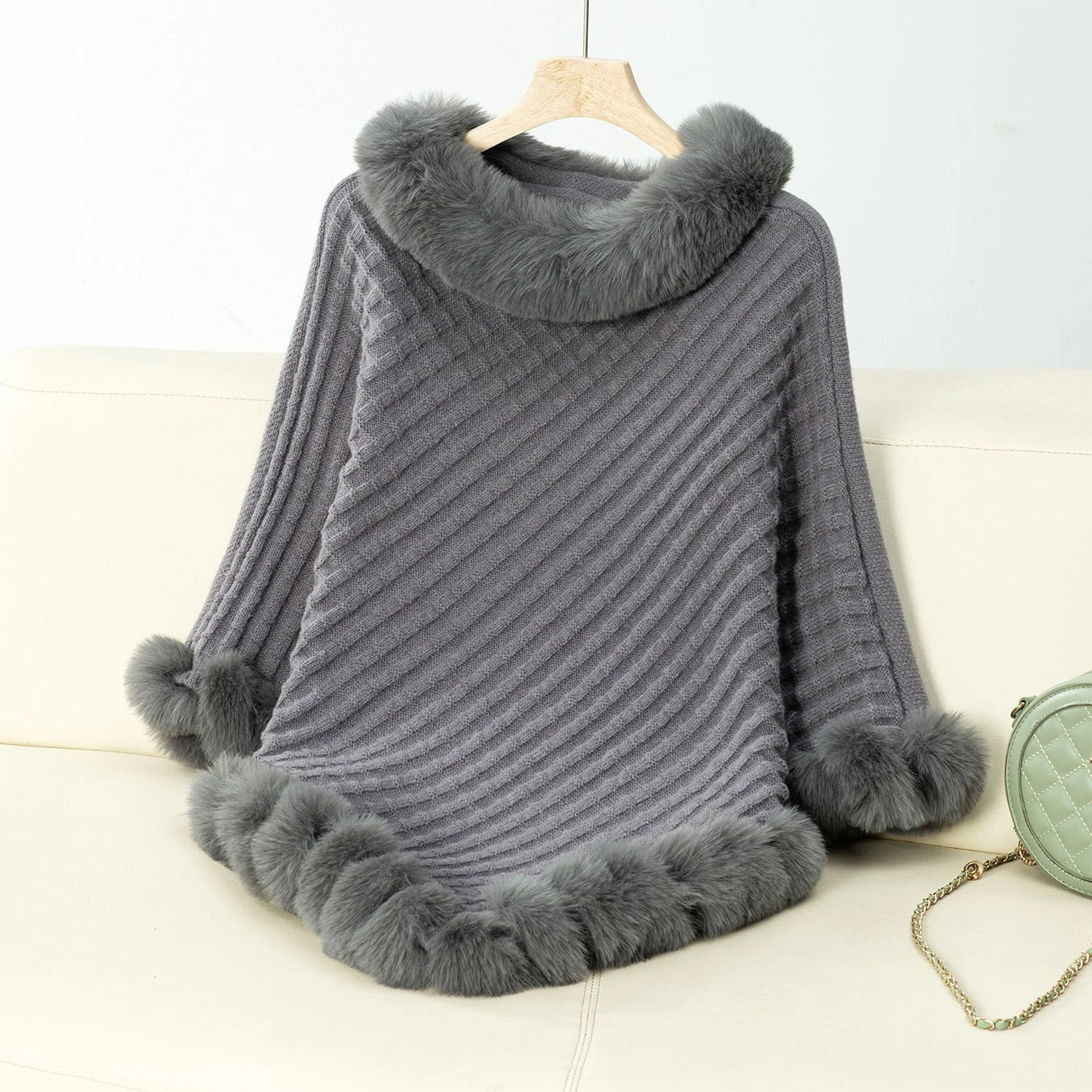 Women's cozy knitted blanket with luxurious faux fur trim