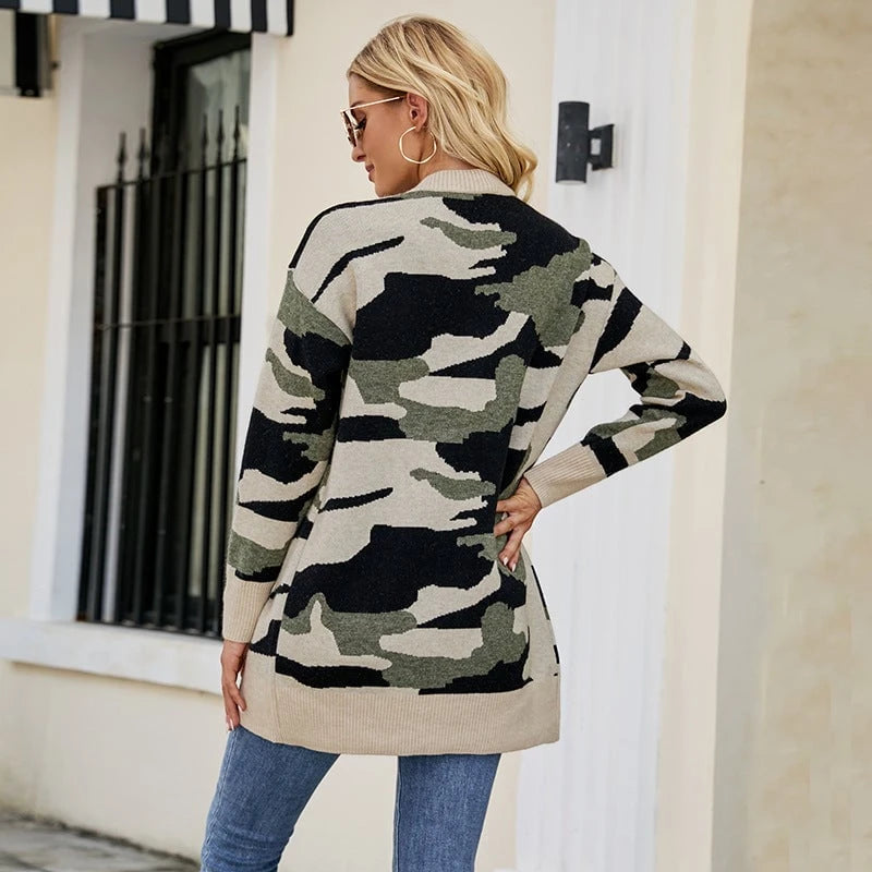 Women's fashionable cardigan in camouflage design with casual fit