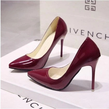 Ladies Elegant High Gloss Pumps with Slim Silhouette and Comfortable Lining