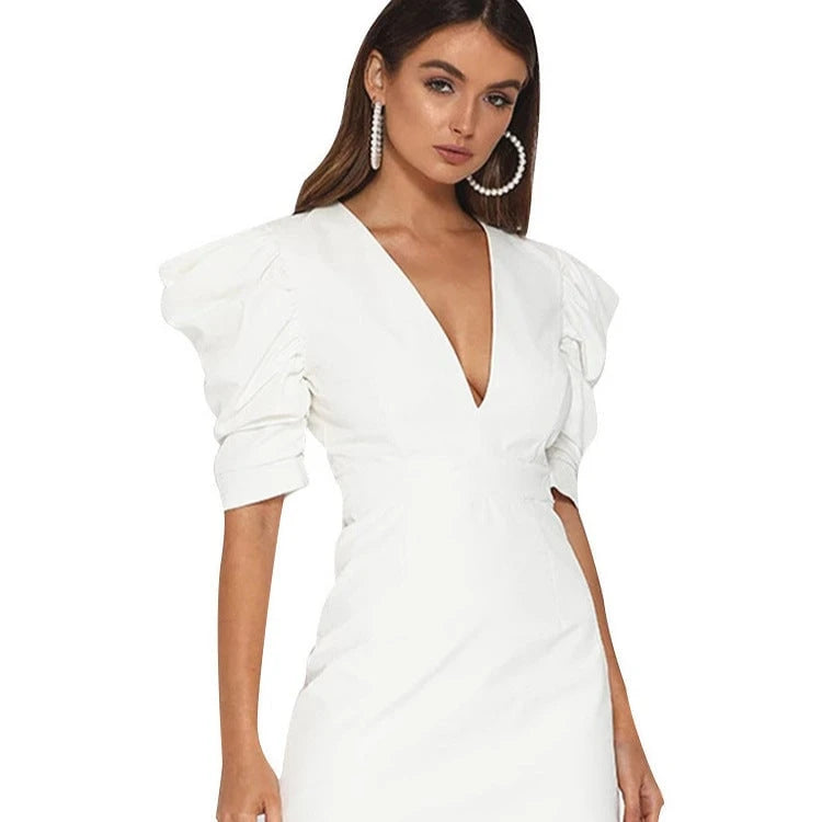 Women's chic and form-fitting mini dress with voluminous puff sleeves