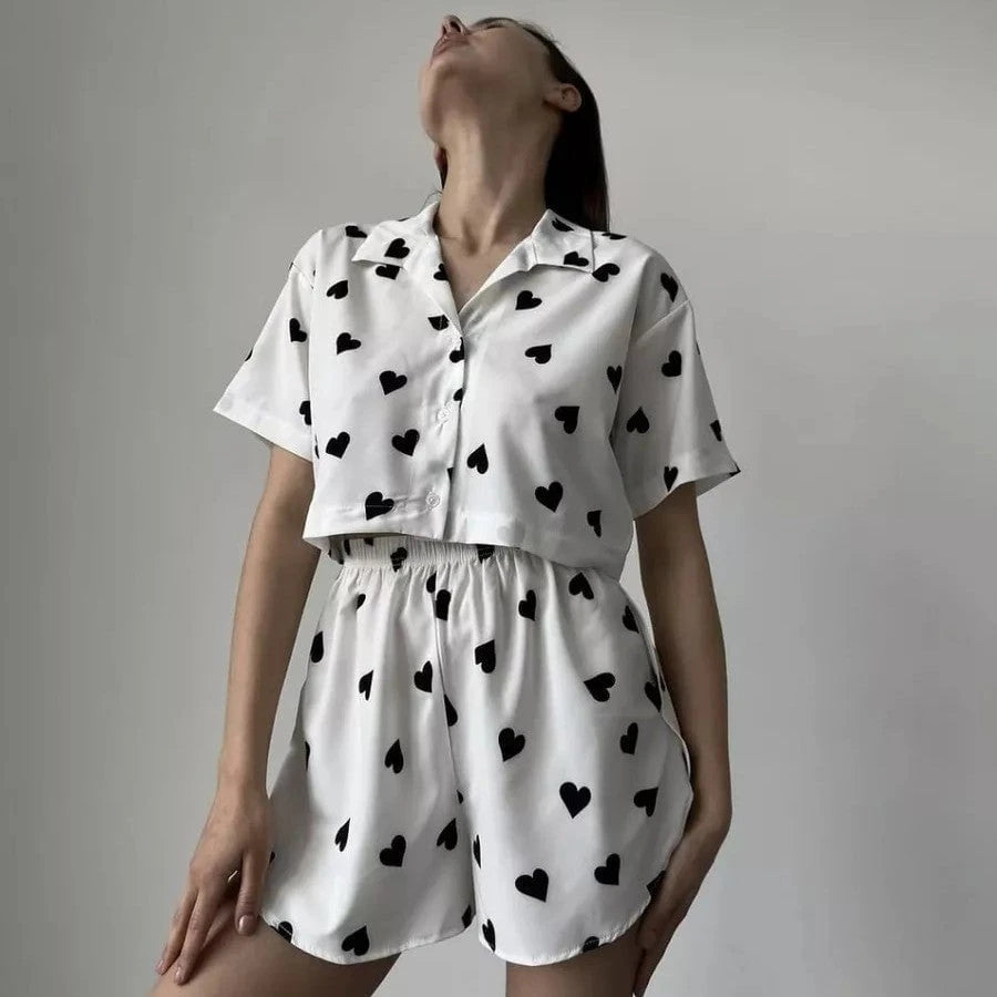 Women's pajama set with short top and elastic waistband