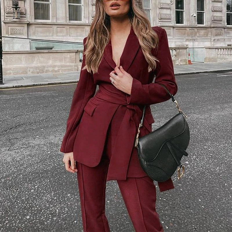 Women's blazer suit with tailored fit and elegant belt