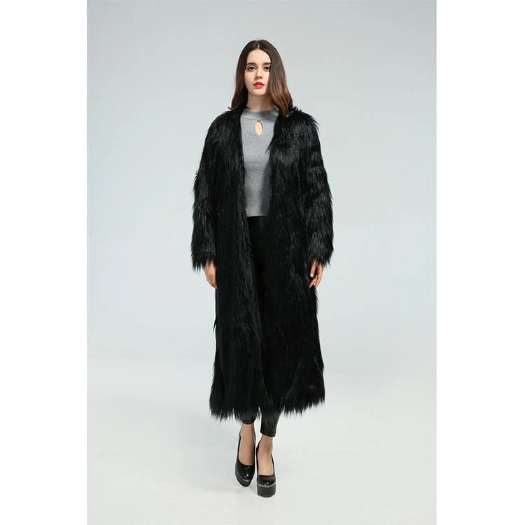 Women Elegant Long Coat made of Fluffy Faux Fur