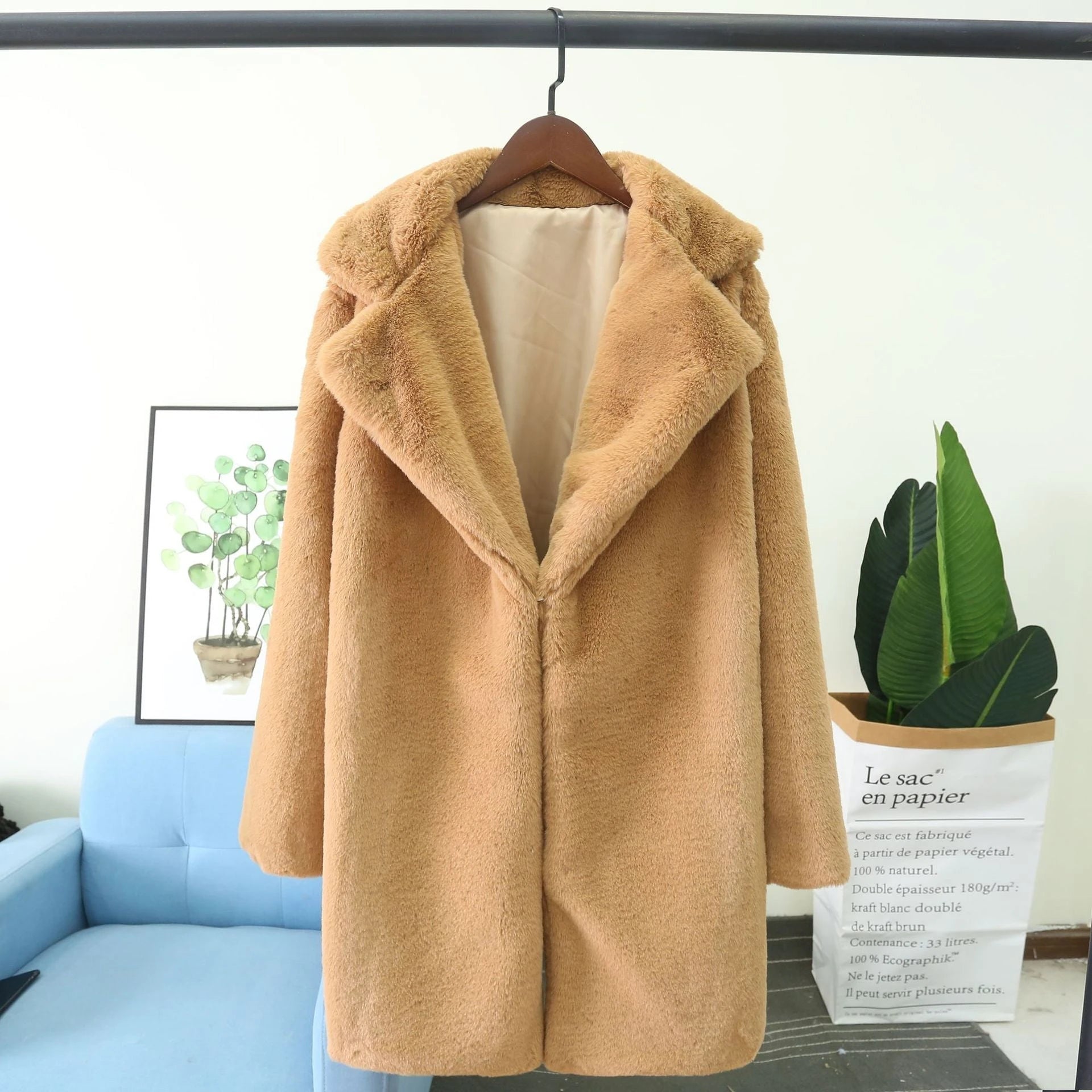 Ladies fluffy coat with lapels and comfortable fit