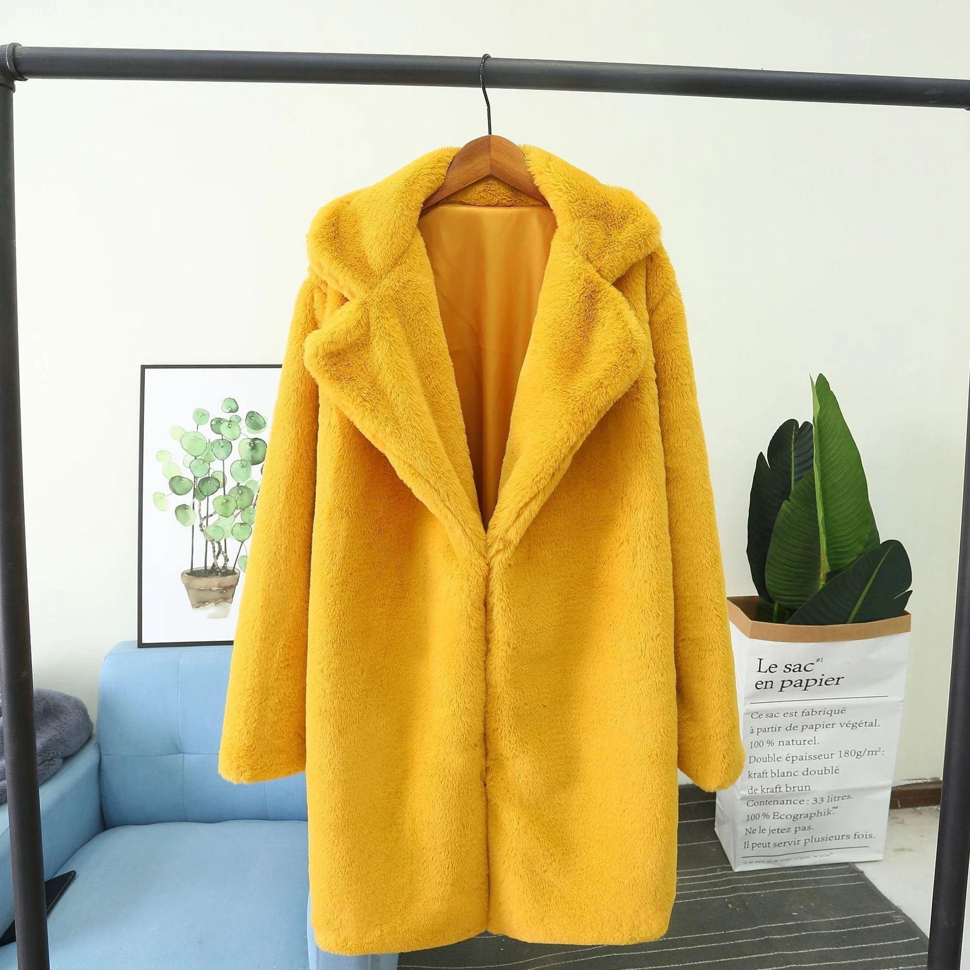 Ladies fluffy coat with lapels and comfortable fit