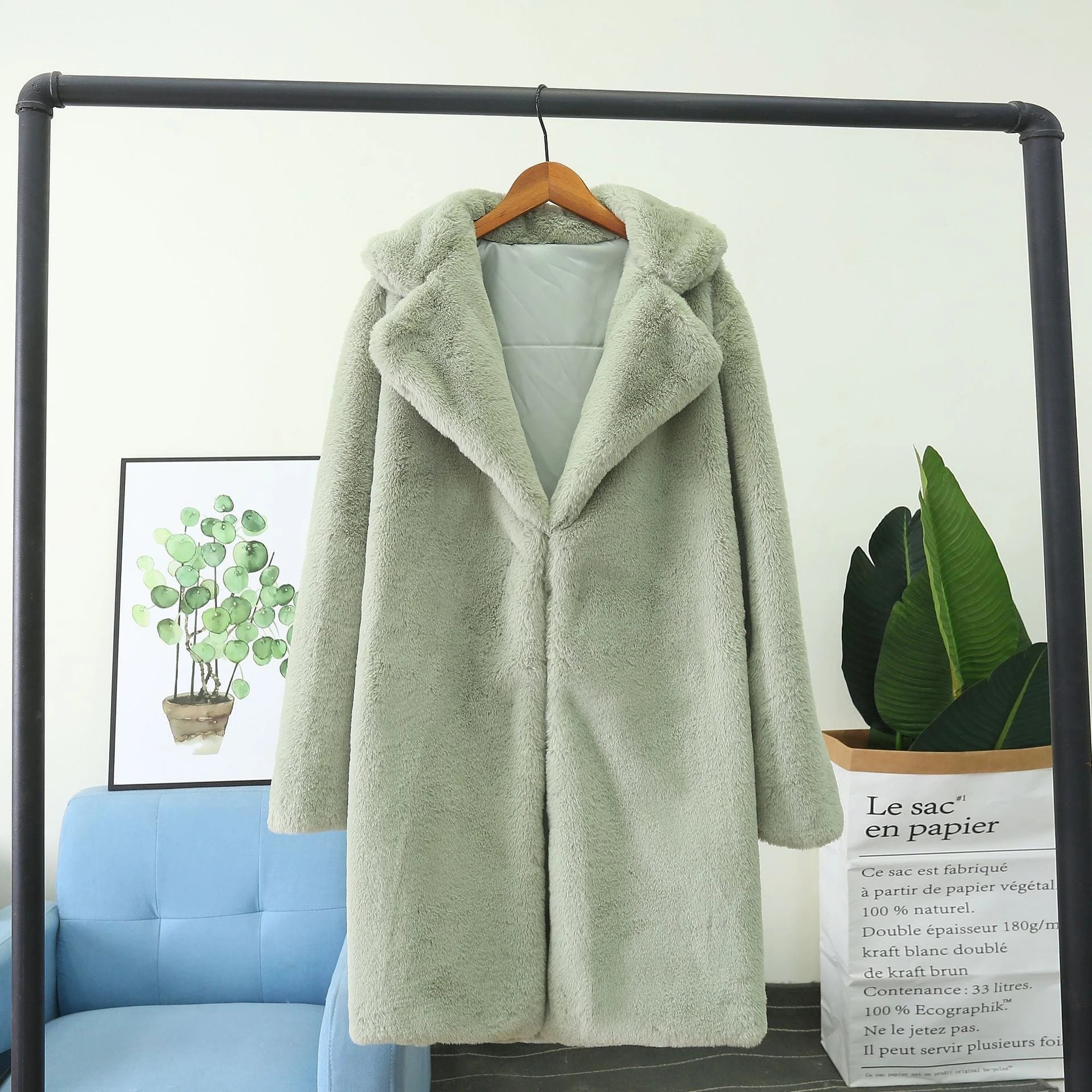 Ladies fluffy coat with lapels and comfortable fit