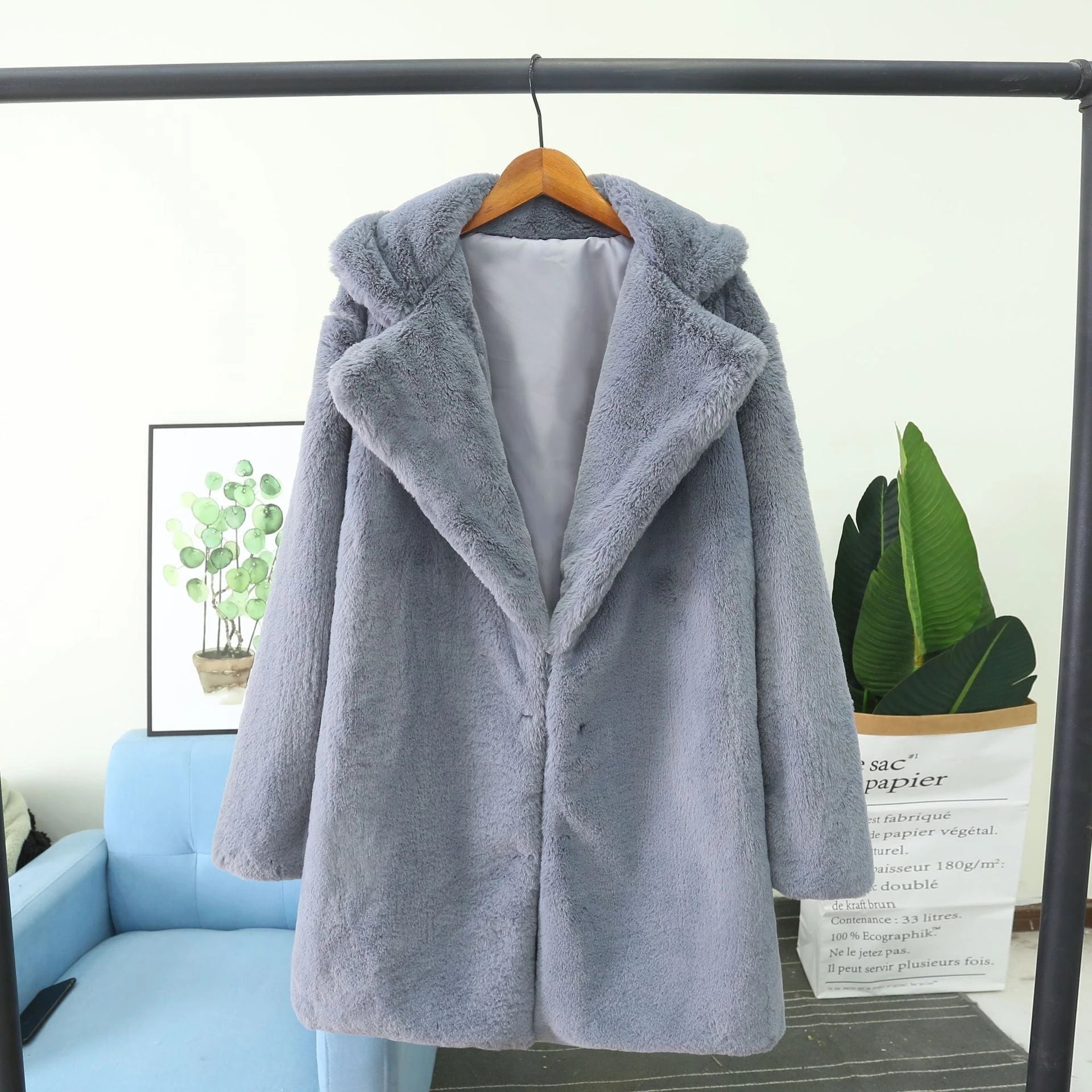 Ladies fluffy coat with lapels and comfortable fit