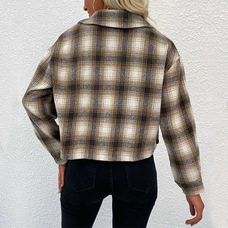 Women's checked short jacket in a casual cut with practical pockets
