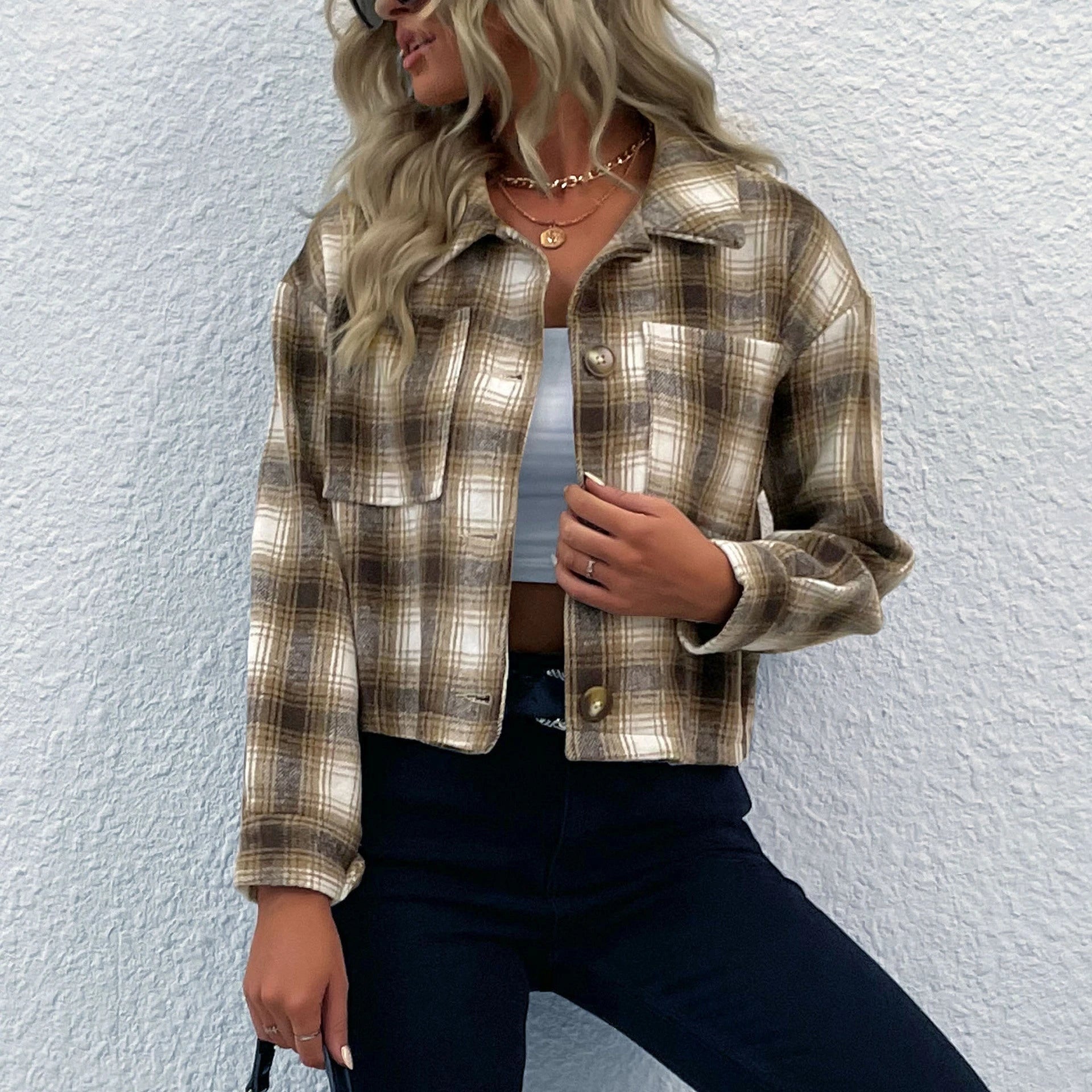 Women's checked short jacket in a casual cut with practical pockets