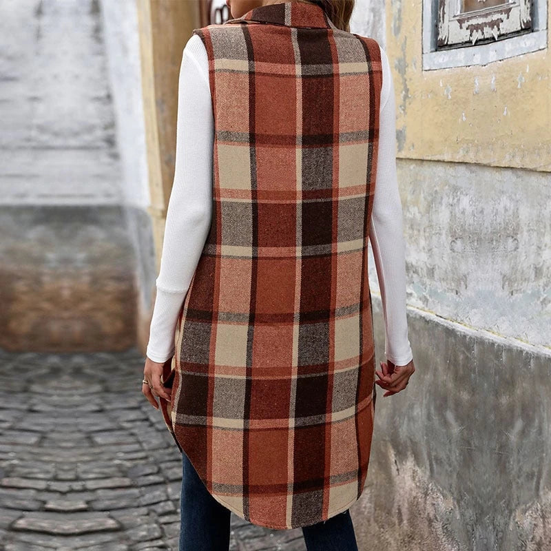 Women's check jacket with fashionable cut and practical pockets