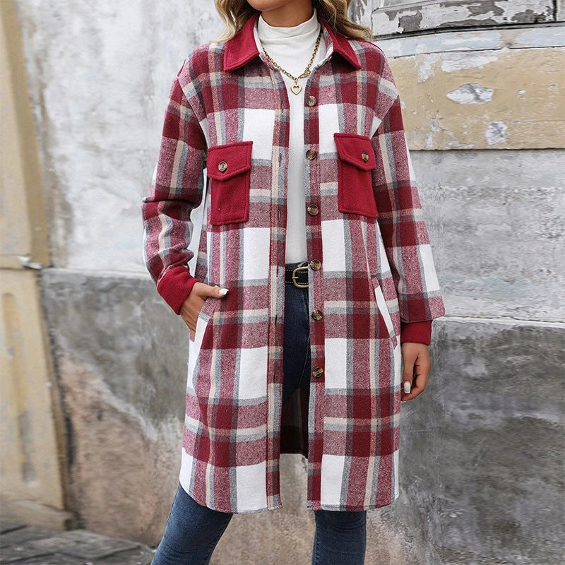 Women's checked coat with practical pocket design and classic cut