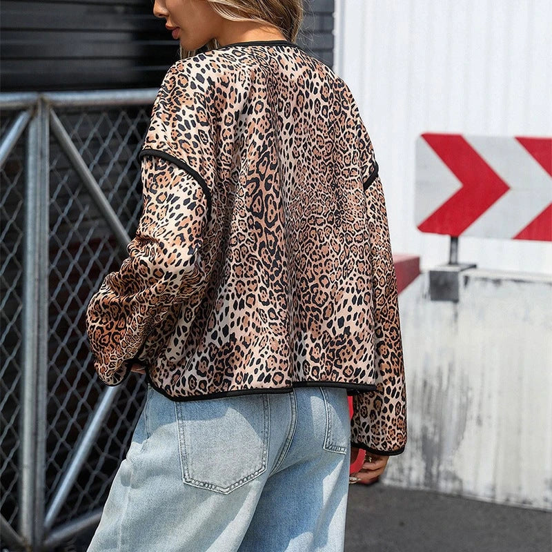 Ladies sporty jacket in trendy animal print with pockets