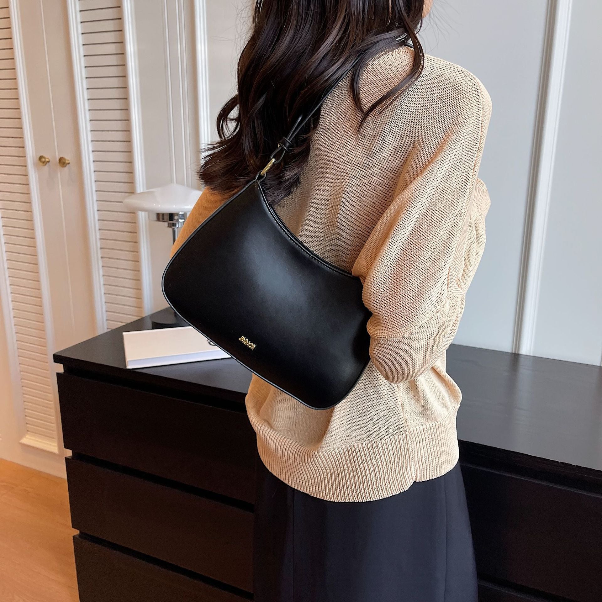 Stylish Small Handbag - for Fashion Lovers