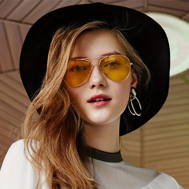 Classic Aviator Sunglasses with Golden Frame for Women