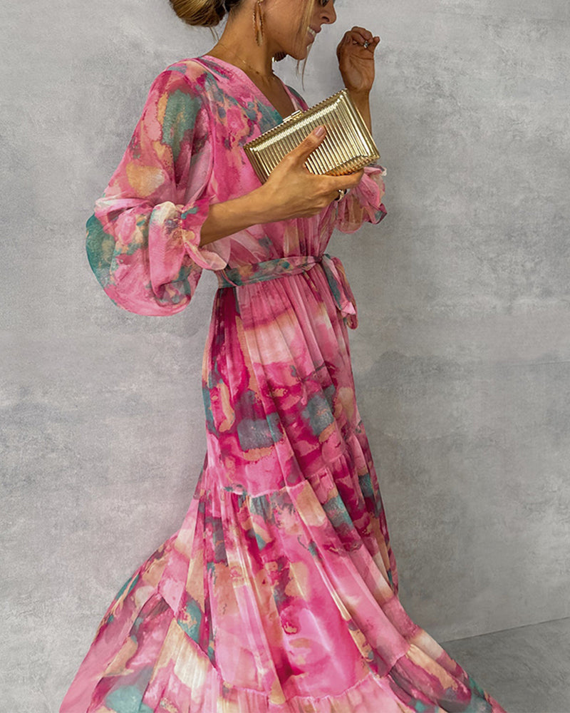 Elegant dress with print and pleated skirt