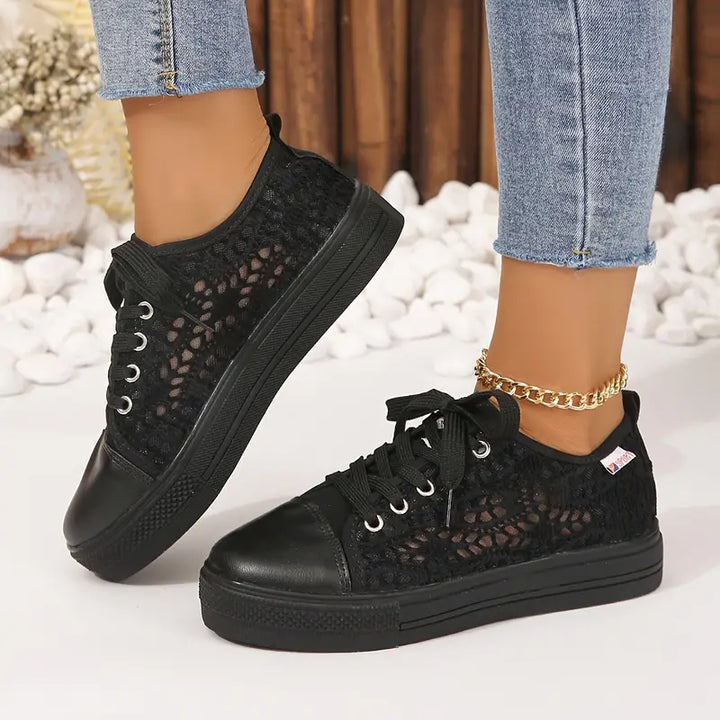 Flat Women's Sneakers With Lace