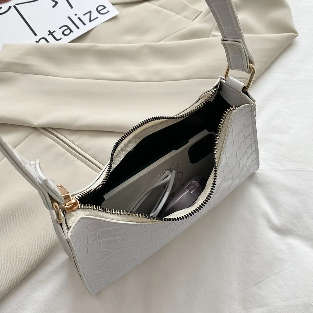 Women's Shoulder Bag In Retro Style Made Of Leather