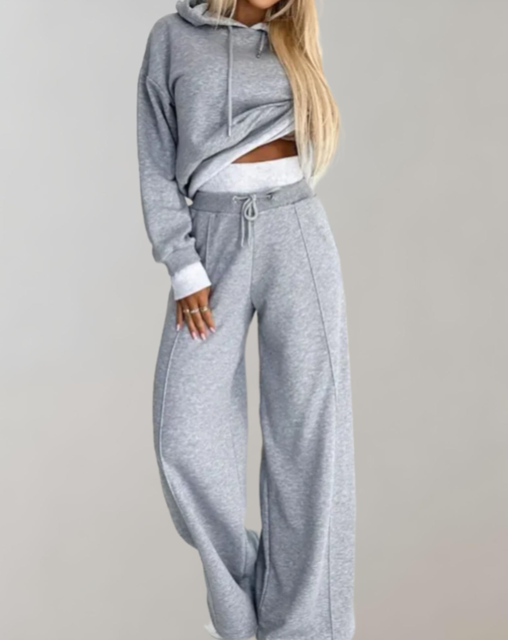 Lysse | Delige Set of a two-tone hoodie and wide-leg pants