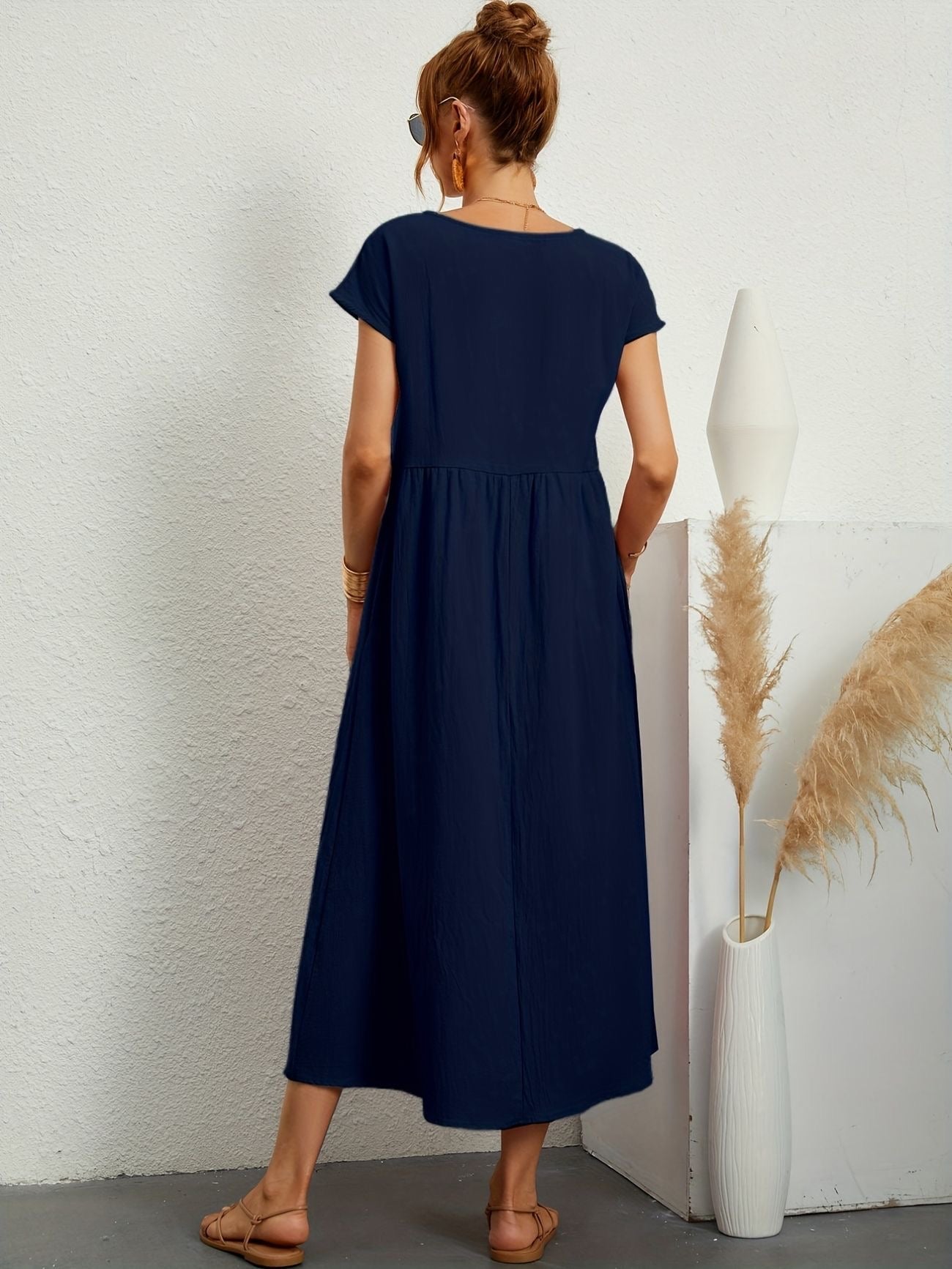 Camilledress With Round Neckline