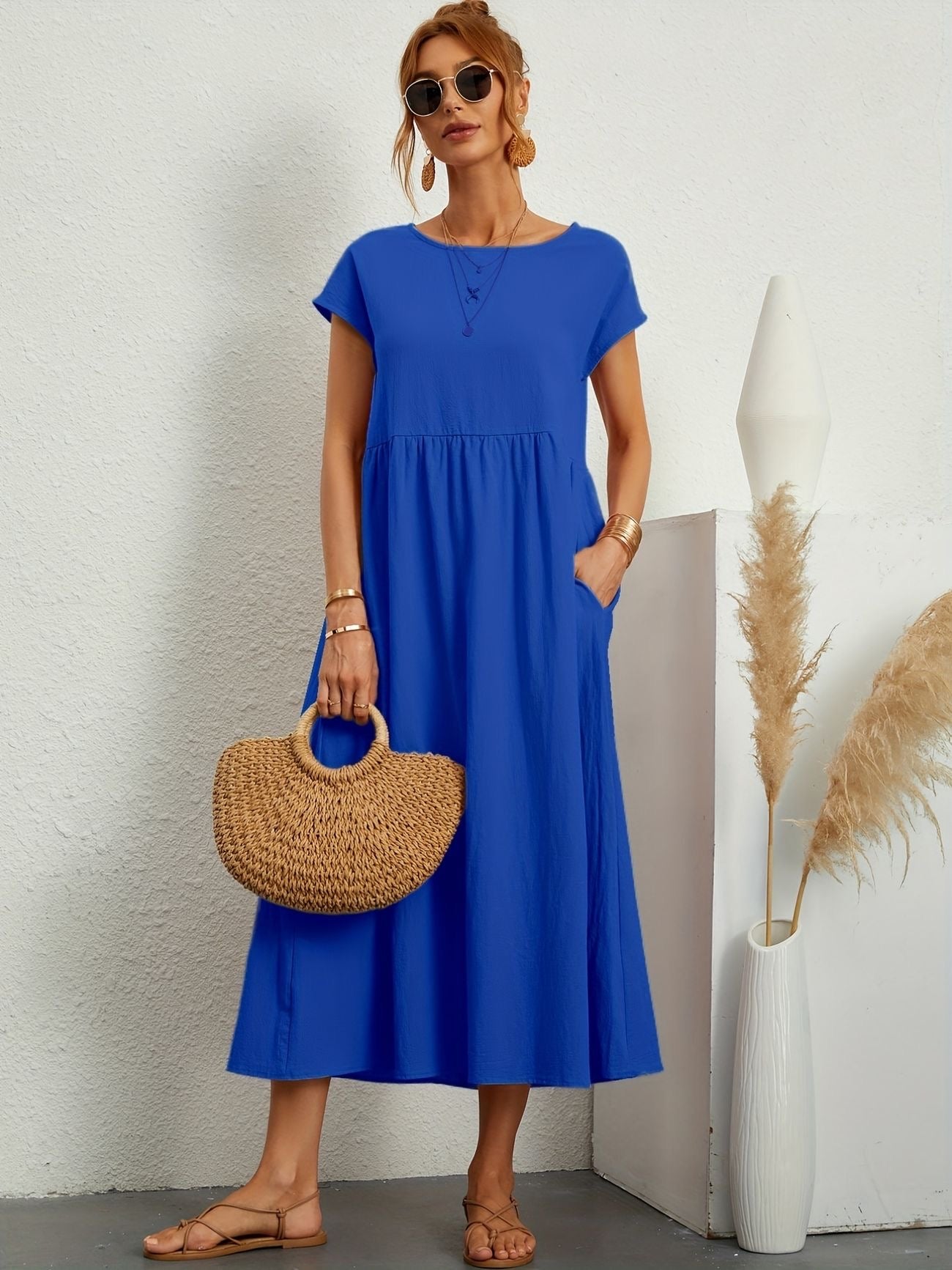 Camilledress With Round Neckline