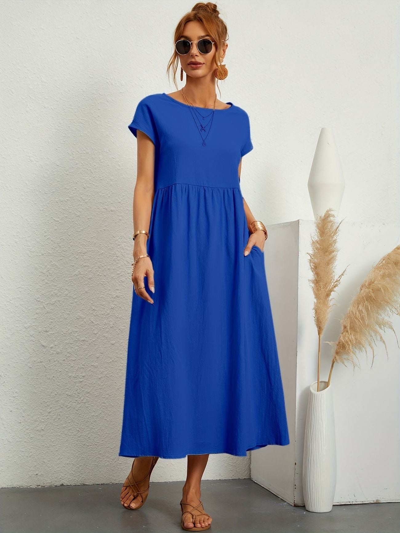 Camilledress With Round Neckline