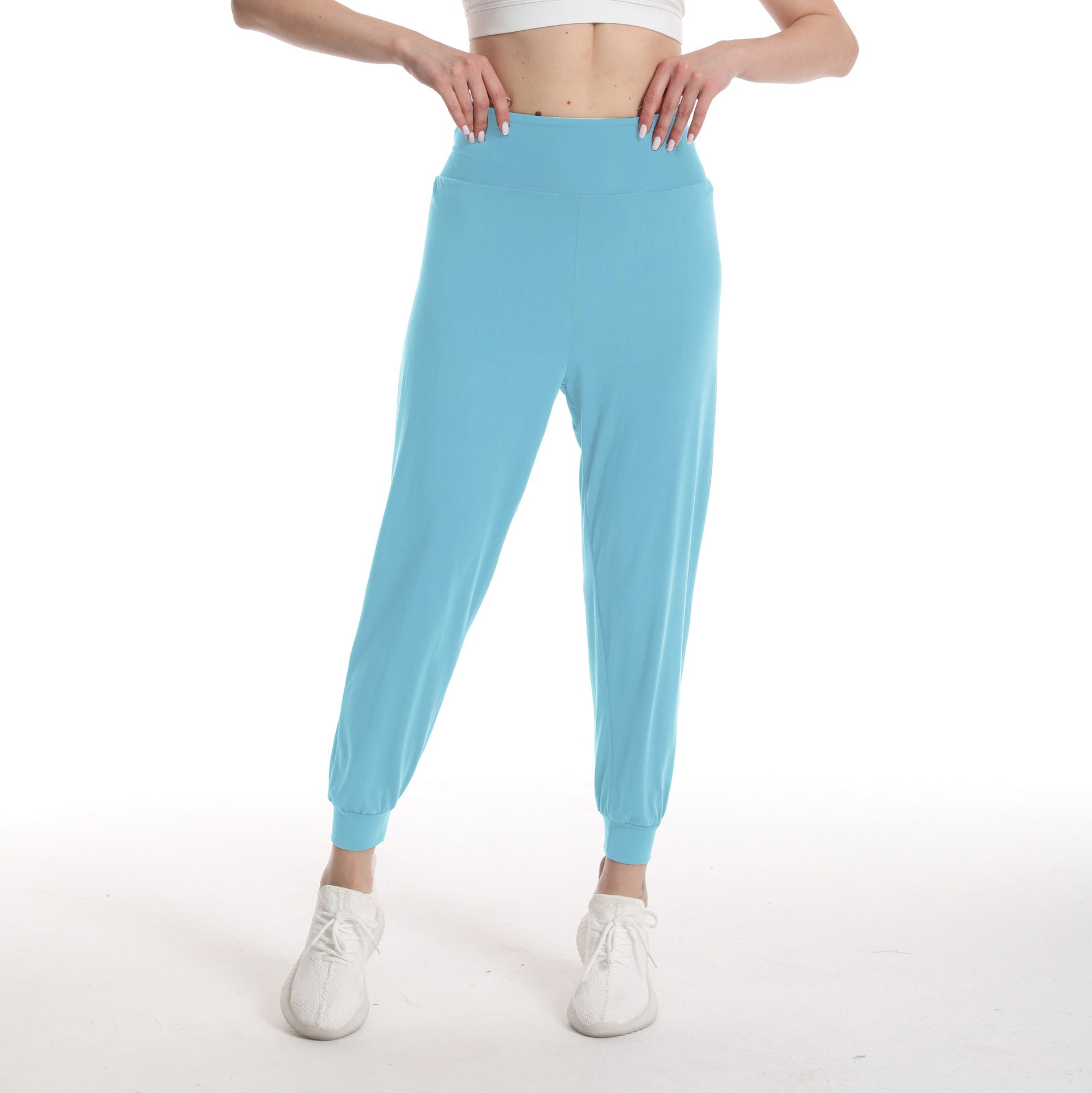 Women's relaxed sport pants with high waistband and elastic cuffs