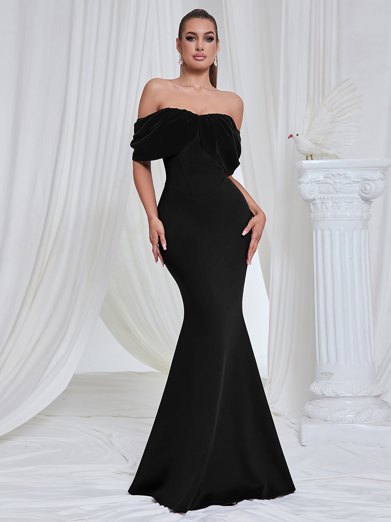 Ladies Elegant Mermaid Evening Dress with Off-Shoulder Design and Voluminous Puff Sleeves