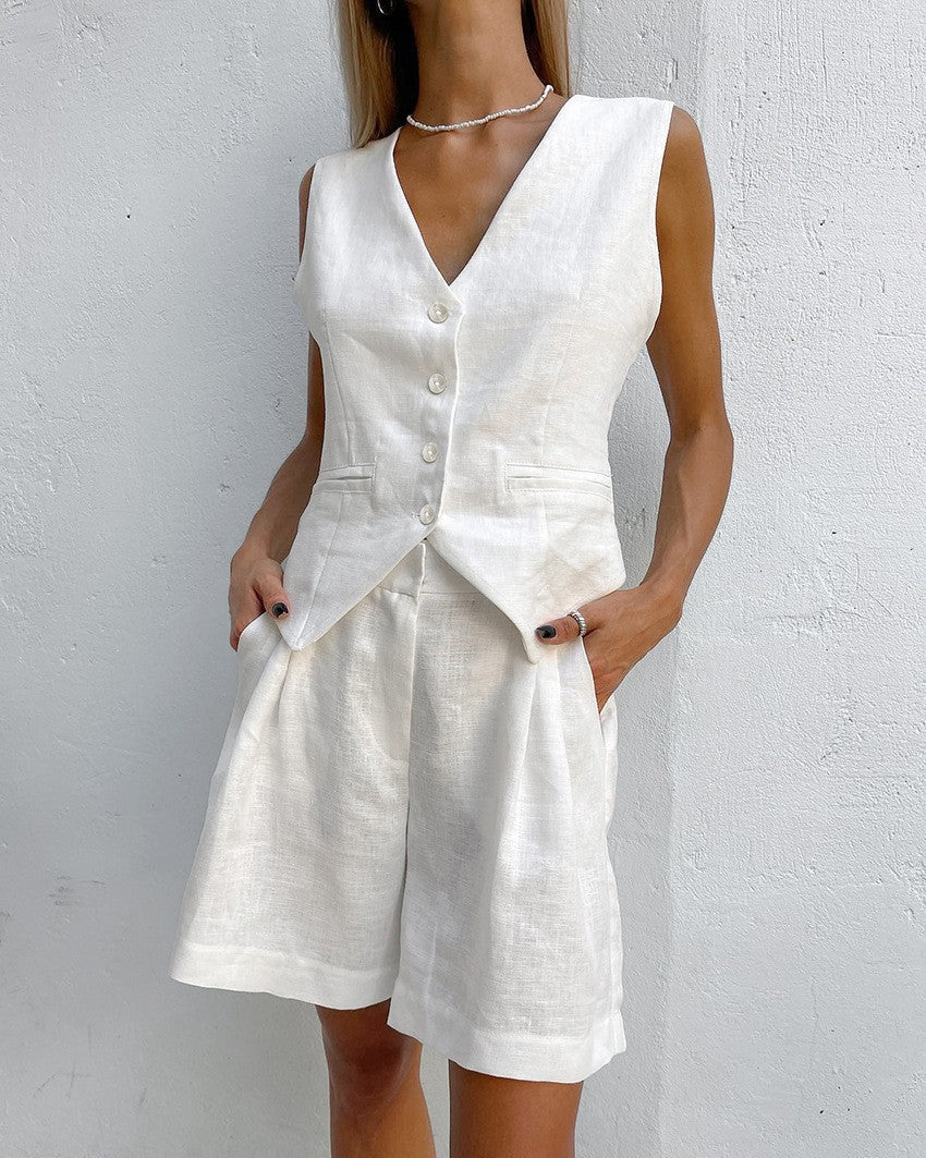 Women's airy linen set with sleeveless blazer and shorts
