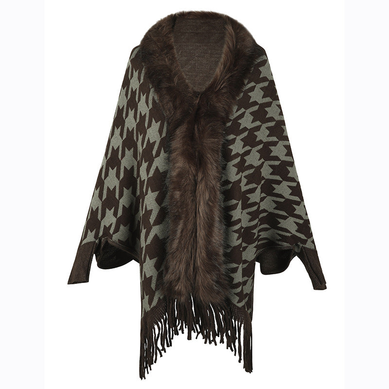 Ladies stylish poncho with exclusive fur trim and modern star pattern